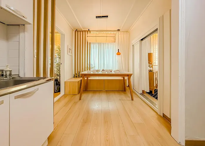 Jongno, Naksan Park, Gwanghwamun, Hyehwa, Bukchon Hanok Village, Samcheong Cafe Street アパート