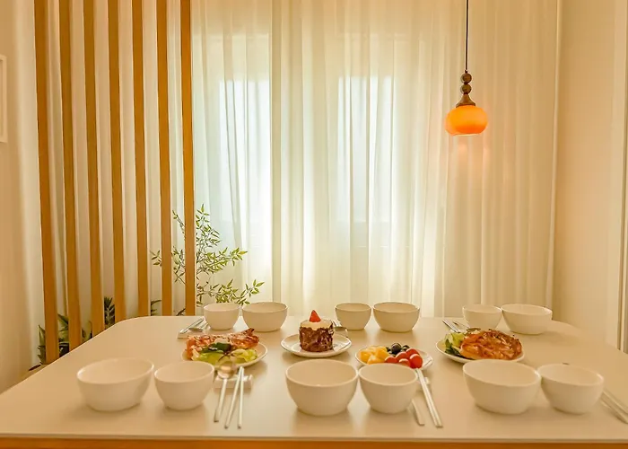 Jongno, Naksan Park, Gwanghwamun, Hyehwa, Bukchon Hanok Village, Samcheong Cafe Street アパート *