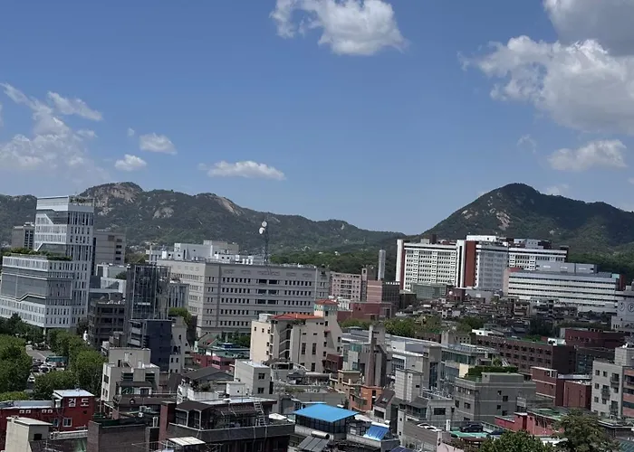 Jongno, Naksan Park, Gwanghwamun, Hyehwa, Bukchon Hanok Village, Samcheong Cafe Street アパート